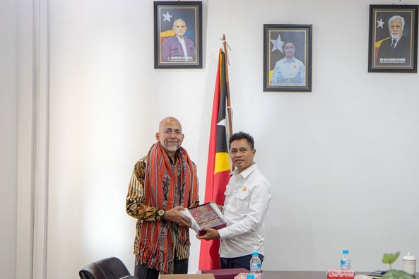 vice-primeiro-ministro-ministro-coordenador-dos-assuntos-sociais-e-ministro-desenvolvimento-rural-e-habitacao-comunitaria